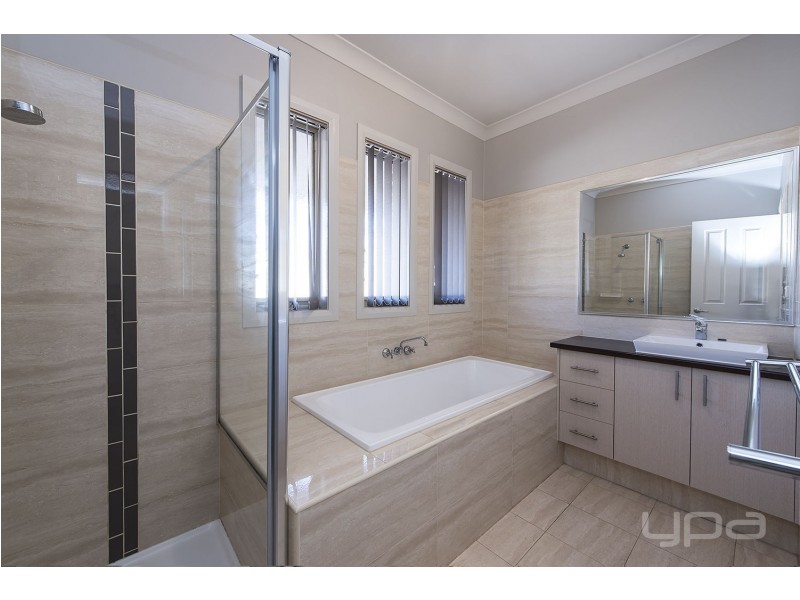 1/68 McBurnie Drive, Kurunjang VIC 3337