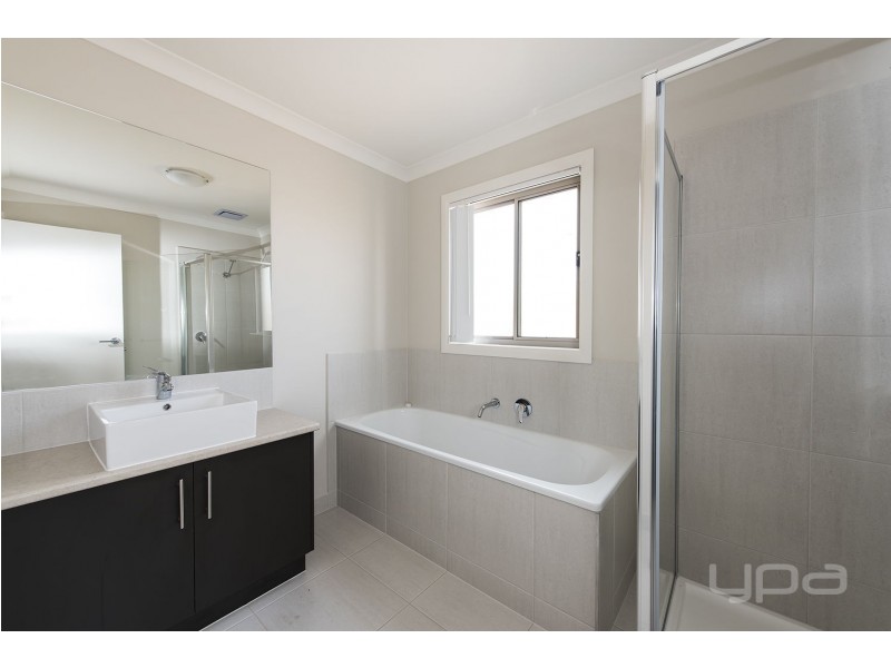 15 Studley Street, Melton South VIC 3338