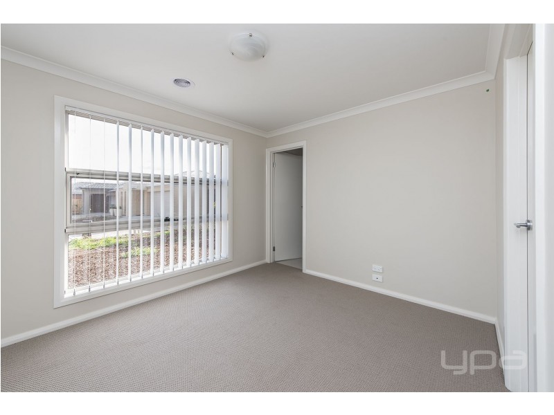 15 Studley Street, Melton South VIC 3338