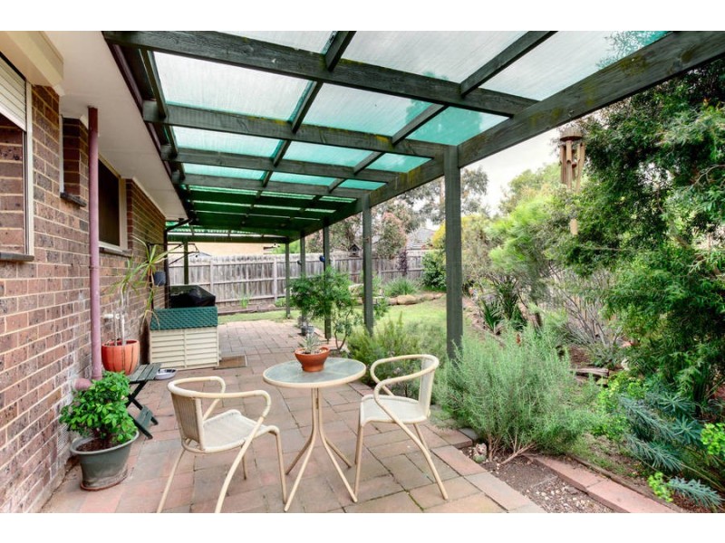 16 Manson Drive, Melton South VIC 3338