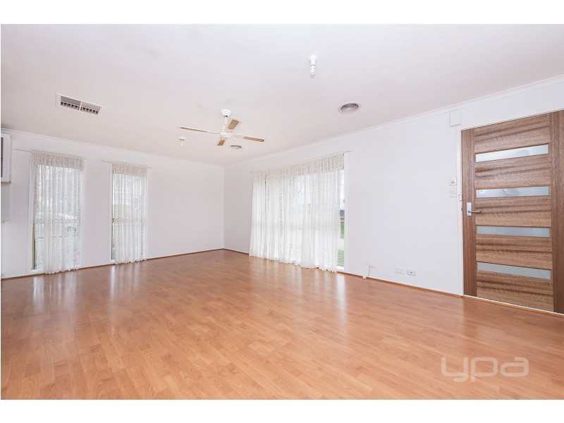 2/86-88 Brooklyn Road, Melton South VIC 3338