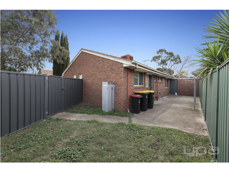 2/86-88 Brooklyn Road, Melton South VIC 3338