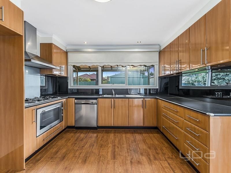 49 Bridgeford Crescent, Melton South VIC 3338