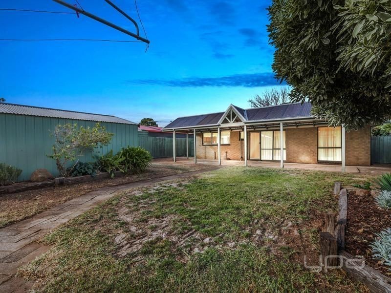 49 Bridgeford Crescent, Melton South VIC 3338