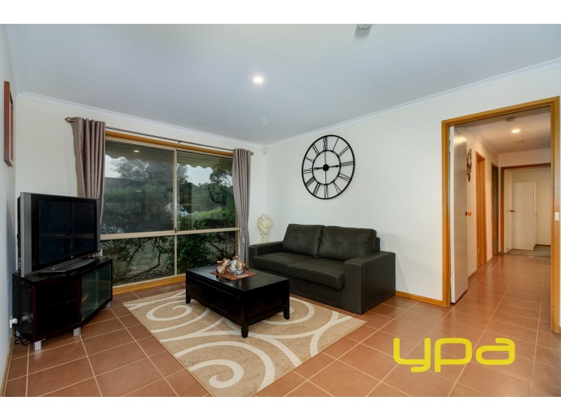 7 Walsingham Crescent, Kurunjang VIC 3337