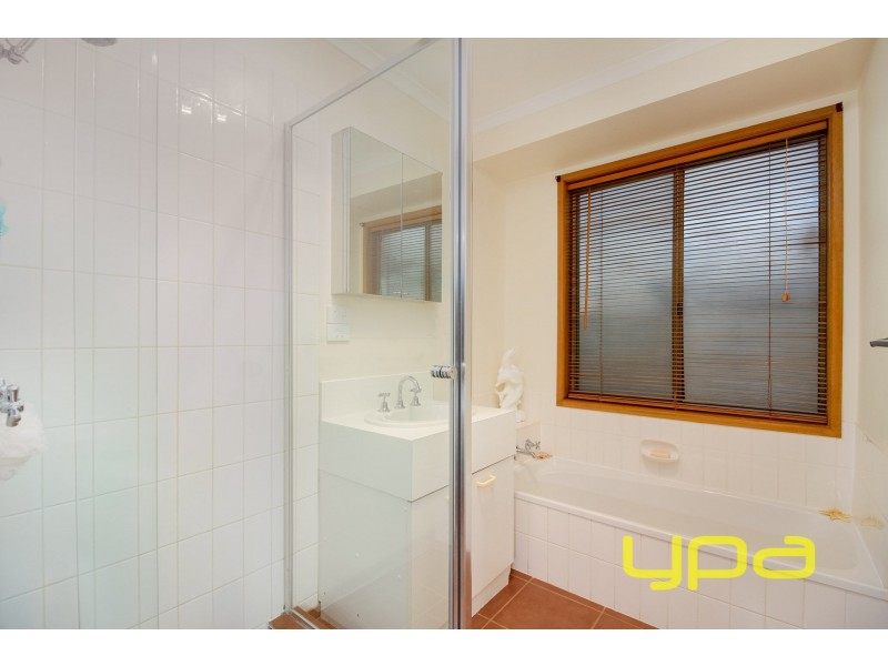 7 Walsingham Crescent, Kurunjang VIC 3337