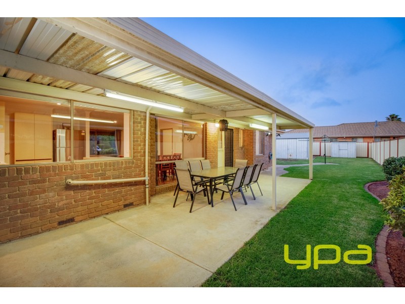 7 Walsingham Crescent, Kurunjang VIC 3337