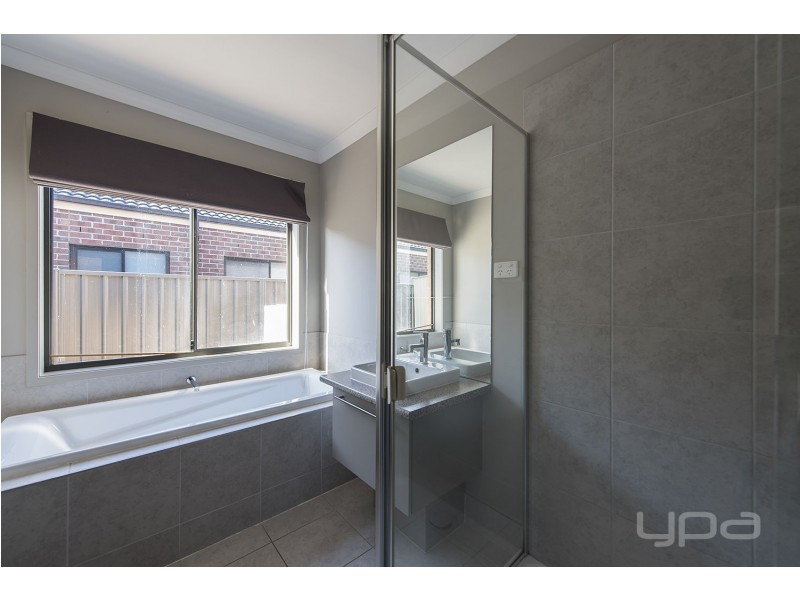 75 James Melrose Drive, Brookfield VIC 3338