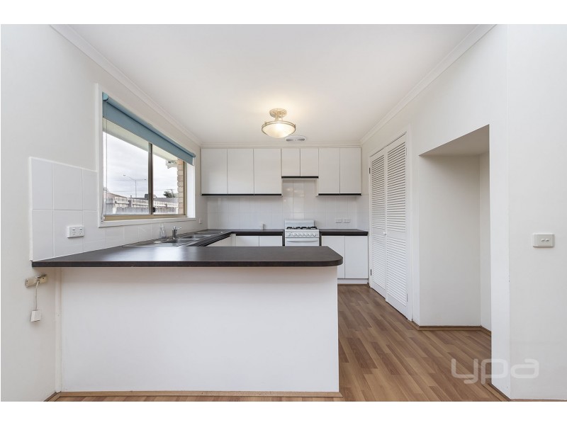 2/2 Talia Court, Melton South VIC 3338