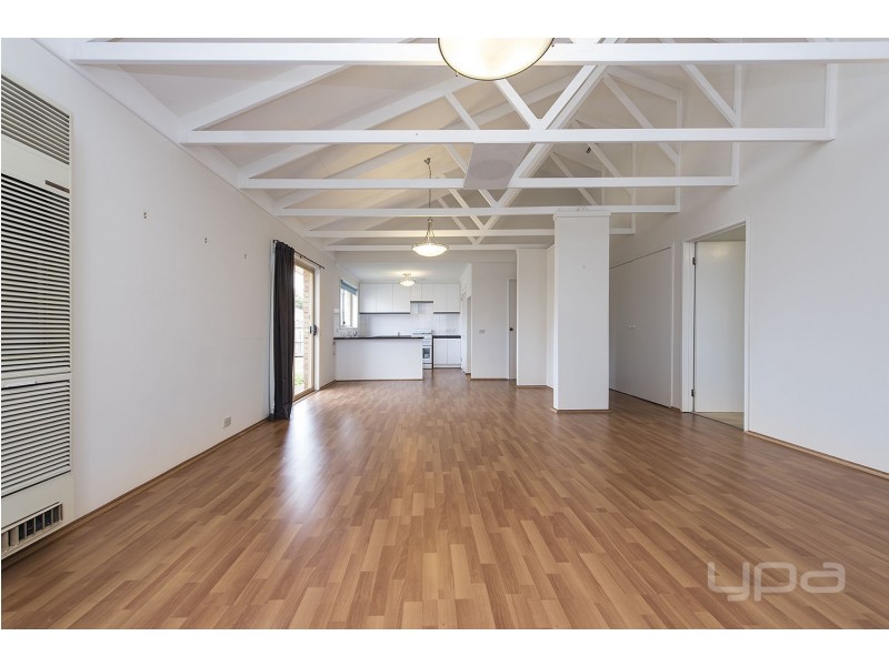 2/2 Talia Court, Melton South VIC 3338