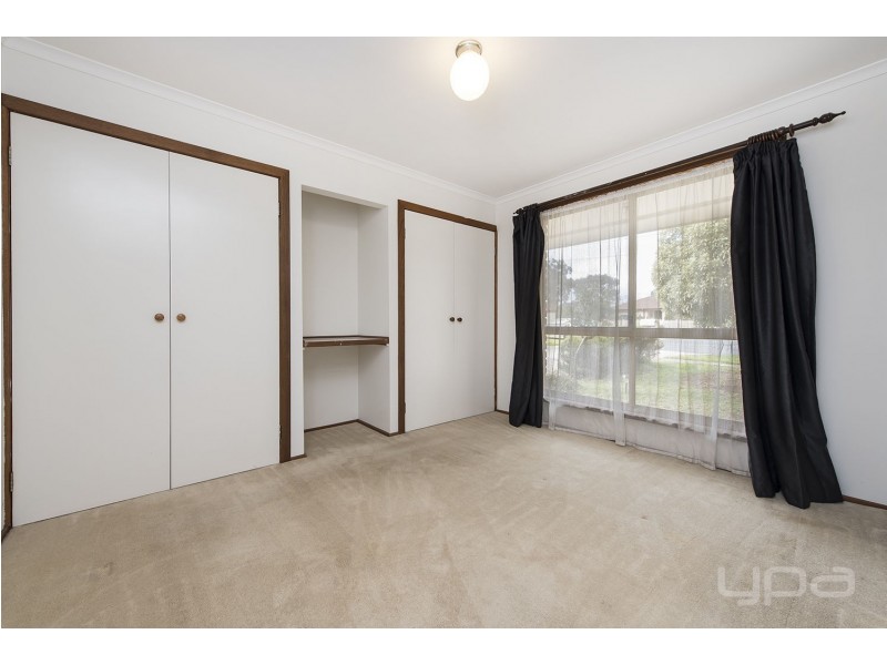 2/2 Talia Court, Melton South VIC 3338