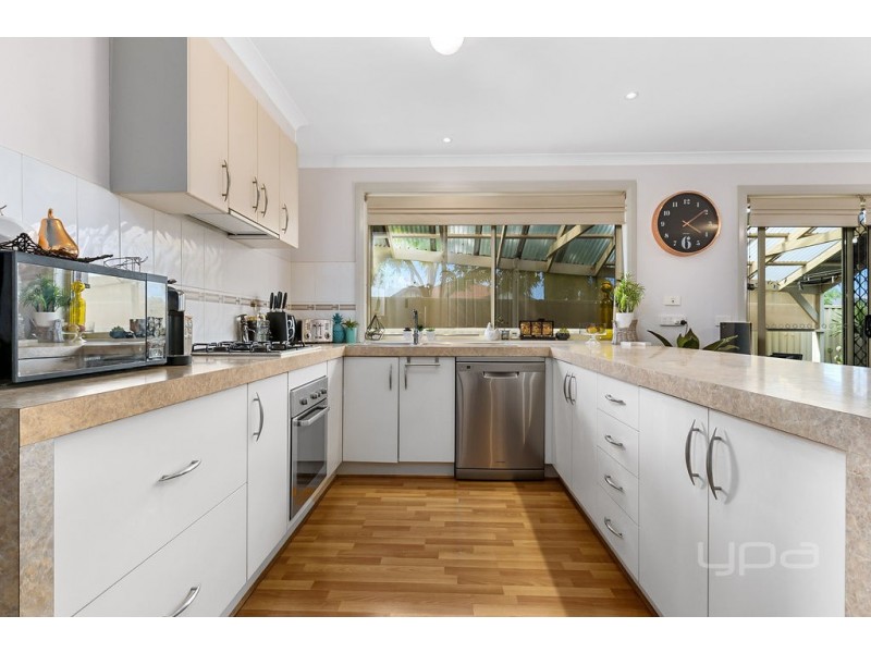 12  Hollydale Court, Melton West VIC 3337