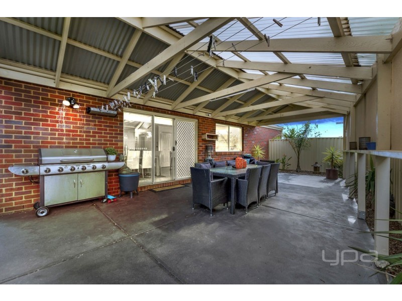 12  Hollydale Court, Melton West VIC 3337