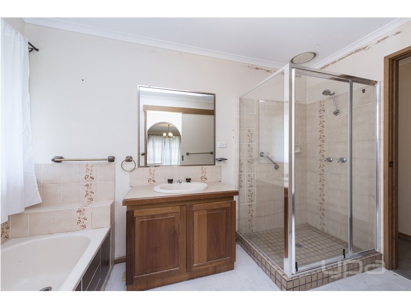 39 Blamey Drive, Melton South VIC 3338