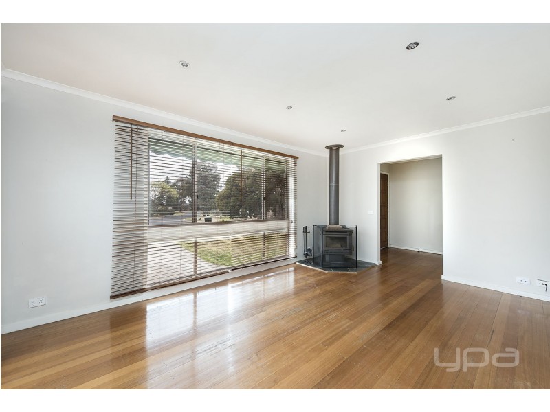 6 Ramona Place, Melton West VIC 3337