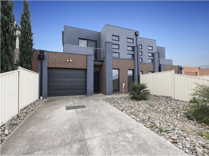 1/76 Greenhills Drive, Melton VIC 3337