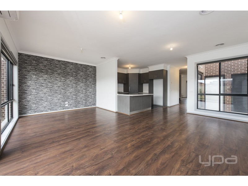 1/76 Greenhills Drive, Melton VIC 3337