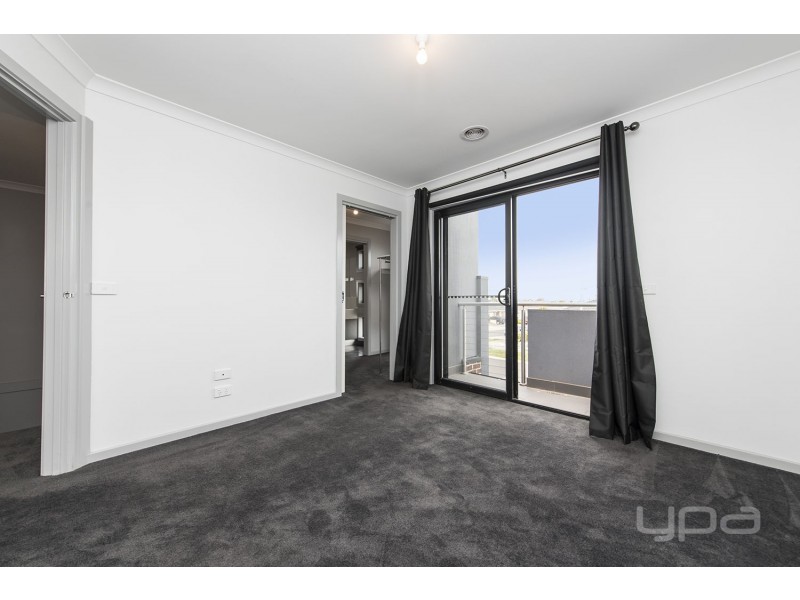 1/76 Greenhills Drive, Melton VIC 3337