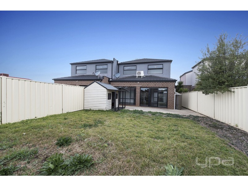 1/76 Greenhills Drive, Melton VIC 3337