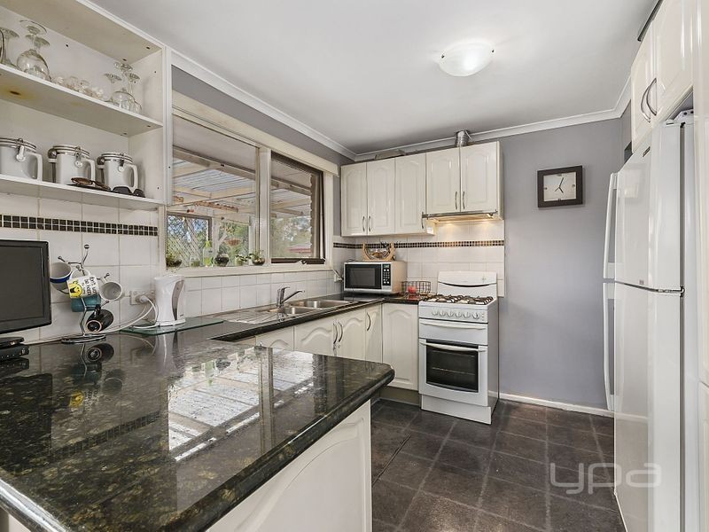 6 Riddle Drive, Melton VIC 3337