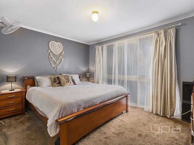 6 Riddle Drive, Melton VIC 3337