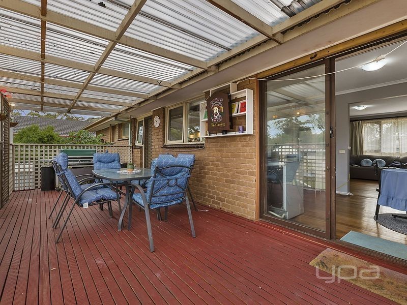 6 Riddle Drive, Melton VIC 3337