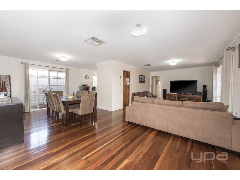 36 Cambrian Way, Melton West VIC 3337