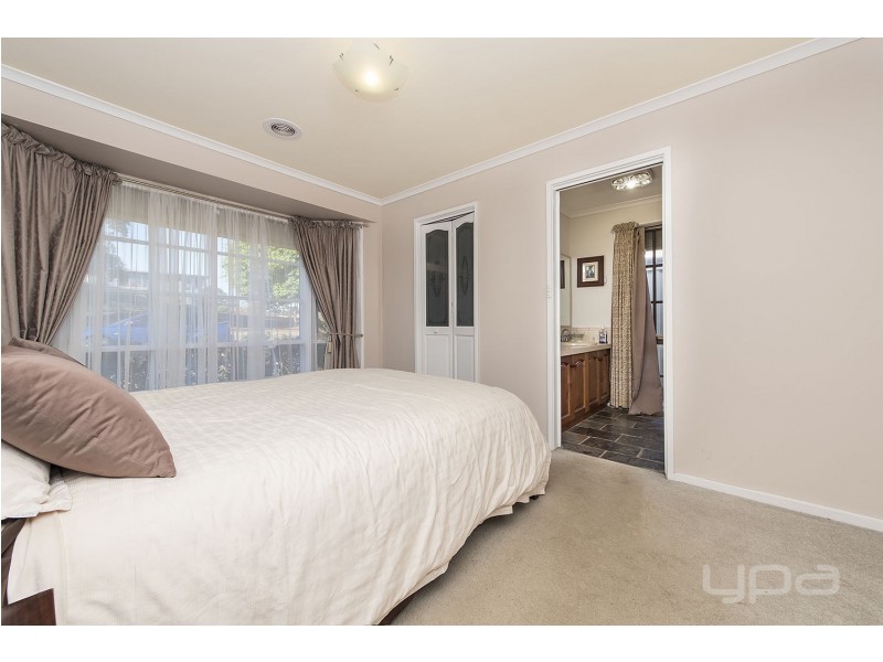 36 Cambrian Way, Melton West VIC 3337