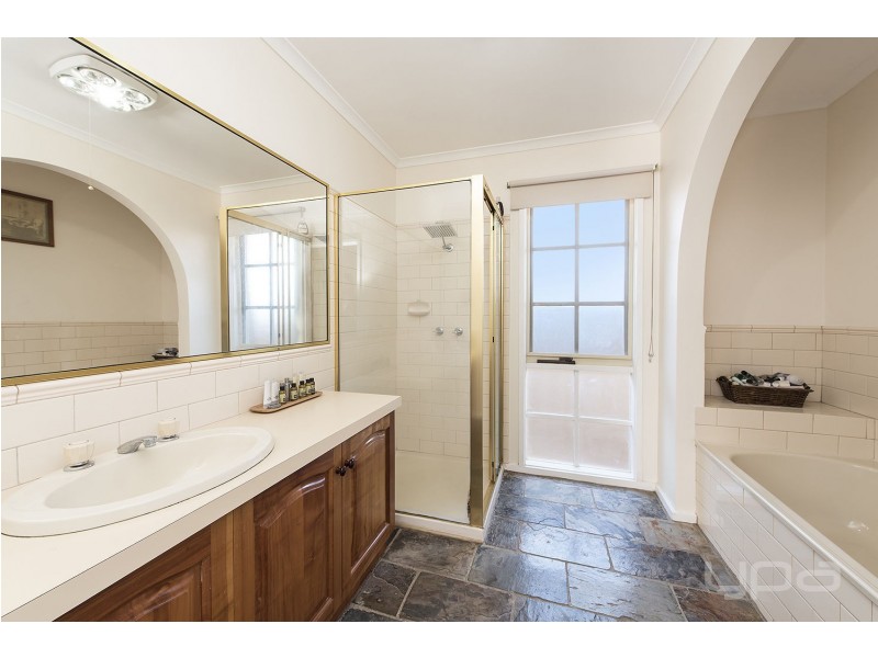 36 Cambrian Way, Melton West VIC 3337