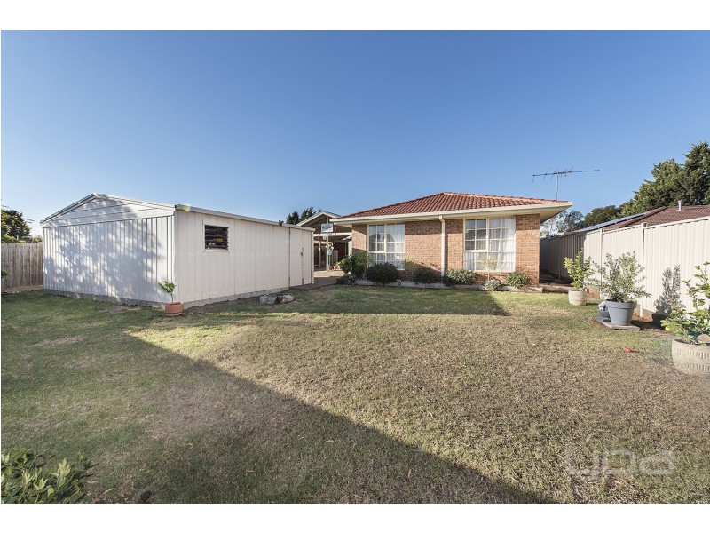 36 Cambrian Way, Melton West VIC 3337