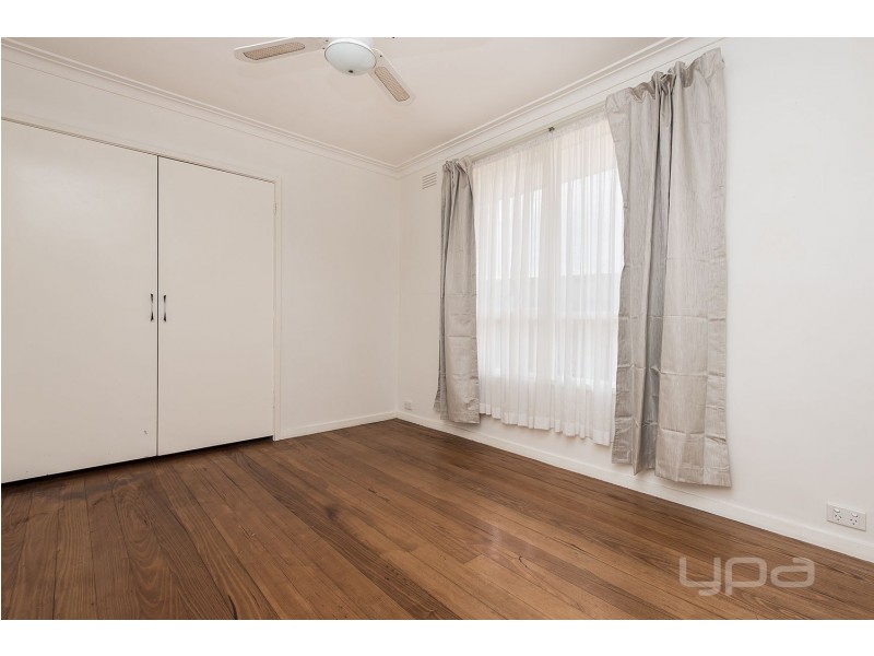 8  Adrian Court, Rockbank VIC 3335