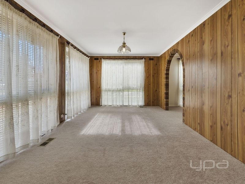 21 Second Avenue, Melton South VIC 3338