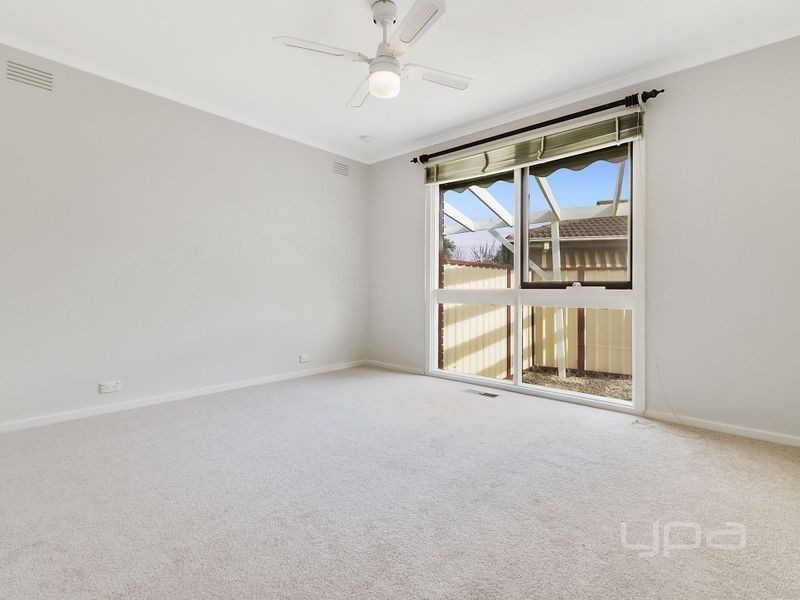 21 Second Avenue, Melton South VIC 3338