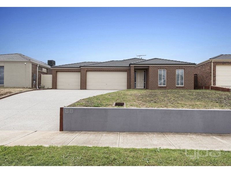 88 Dalray Crescent, Kurunjang VIC 3337