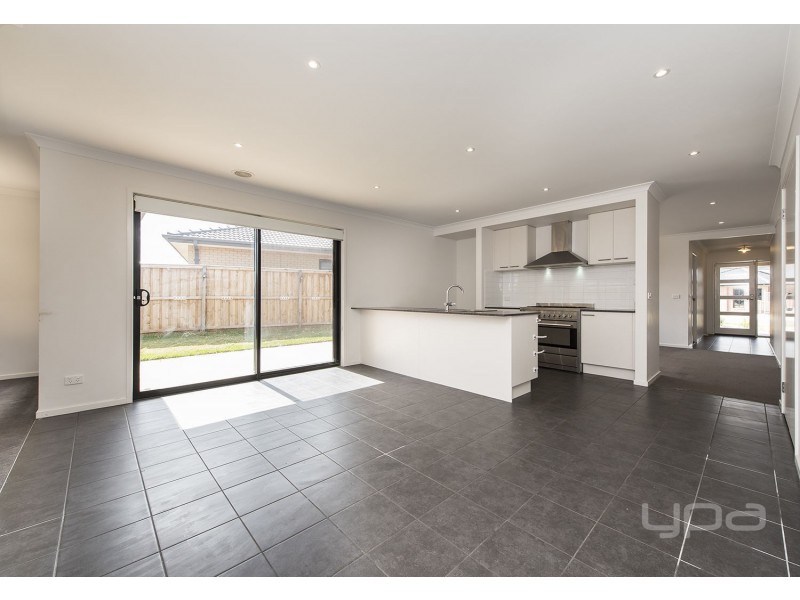 24 McLachlan Street, Bacchus Marsh VIC 3340