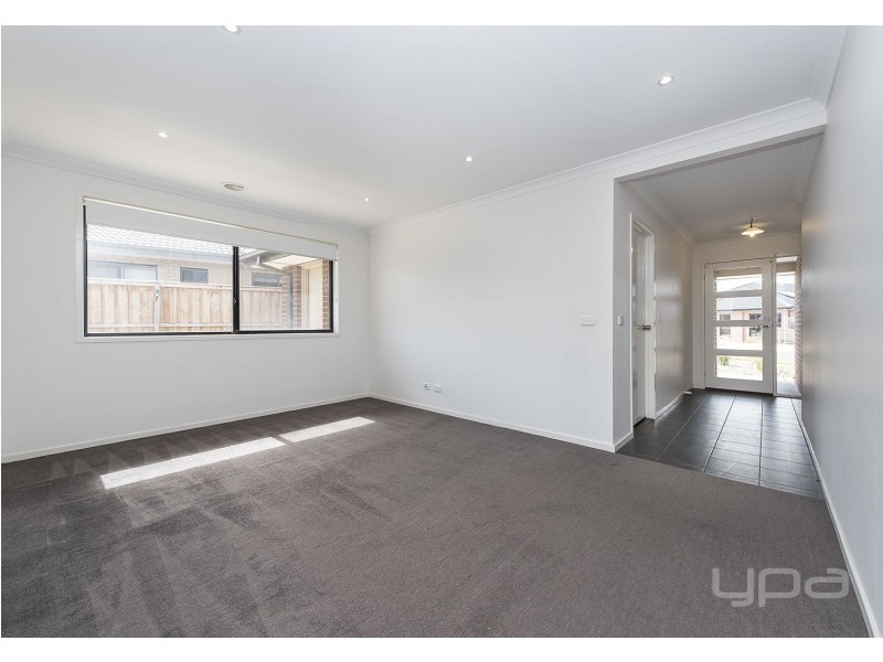 24 McLachlan Street, Bacchus Marsh VIC 3340