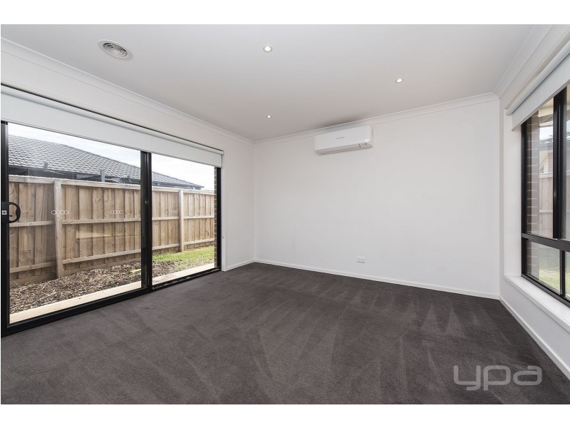 24 McLachlan Street, Bacchus Marsh VIC 3340