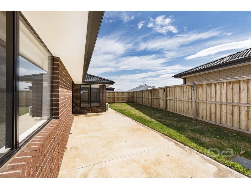 24 McLachlan Street, Bacchus Marsh VIC 3340
