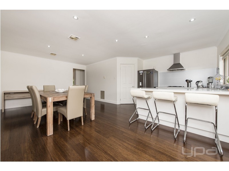 10 Waterford Way, Melton West VIC 3337