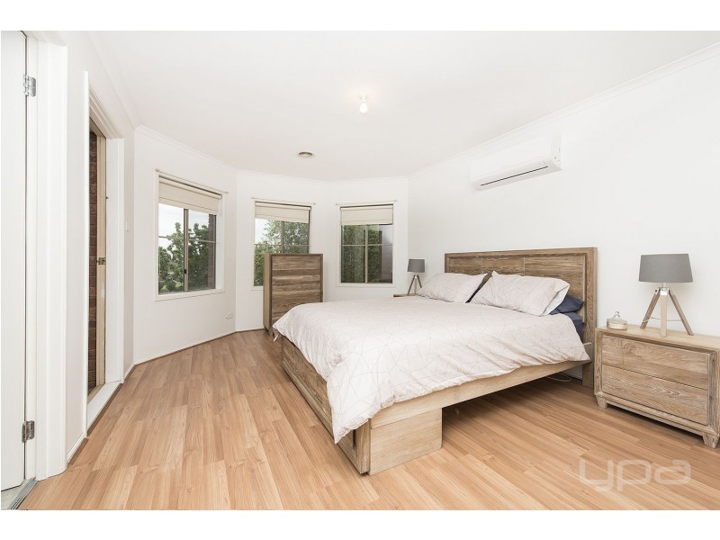 10 Waterford Way, Melton West VIC 3337