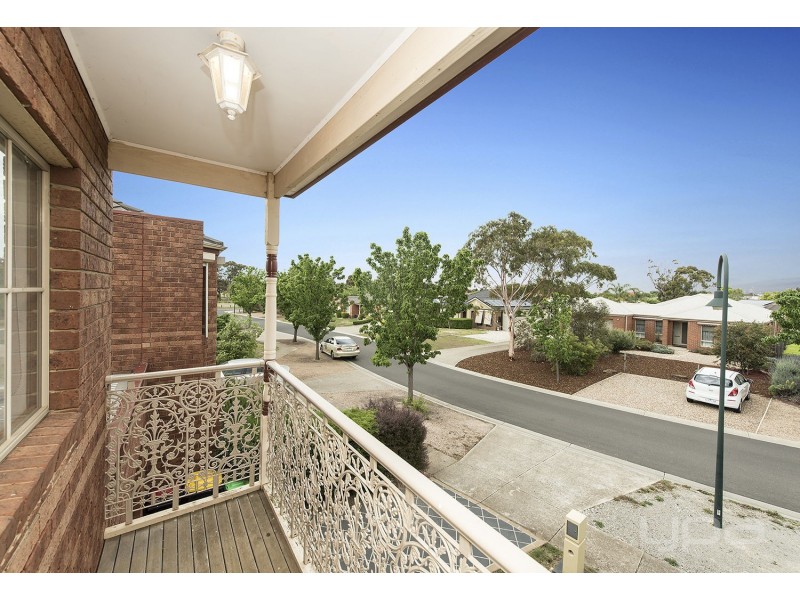 10 Waterford Way, Melton West VIC 3337