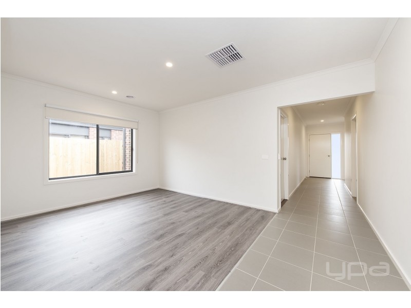 14 Melanda Road, Melton South VIC 3338