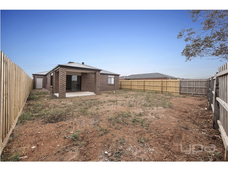 14 Melanda Road, Melton South VIC 3338