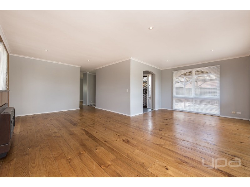 13 Wills Road, Melton South VIC 3338