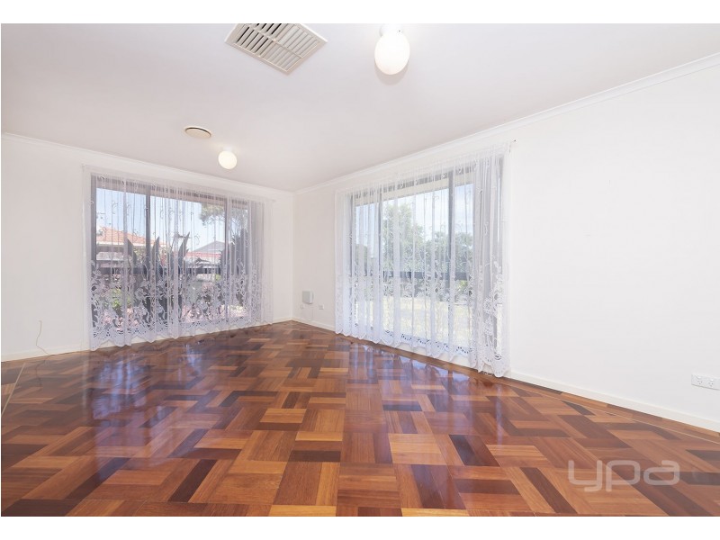 38 Cambrian Way, Melton West VIC 3337