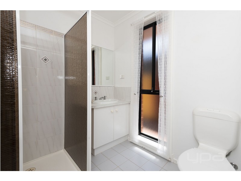 38 Cambrian Way, Melton West VIC 3337