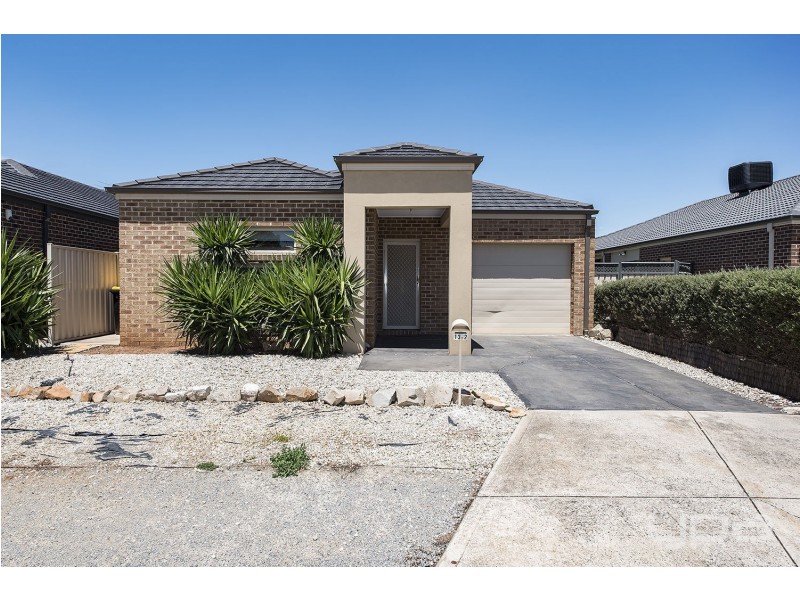 2/13 Ranfurlie Circuit, Melton West VIC 3337