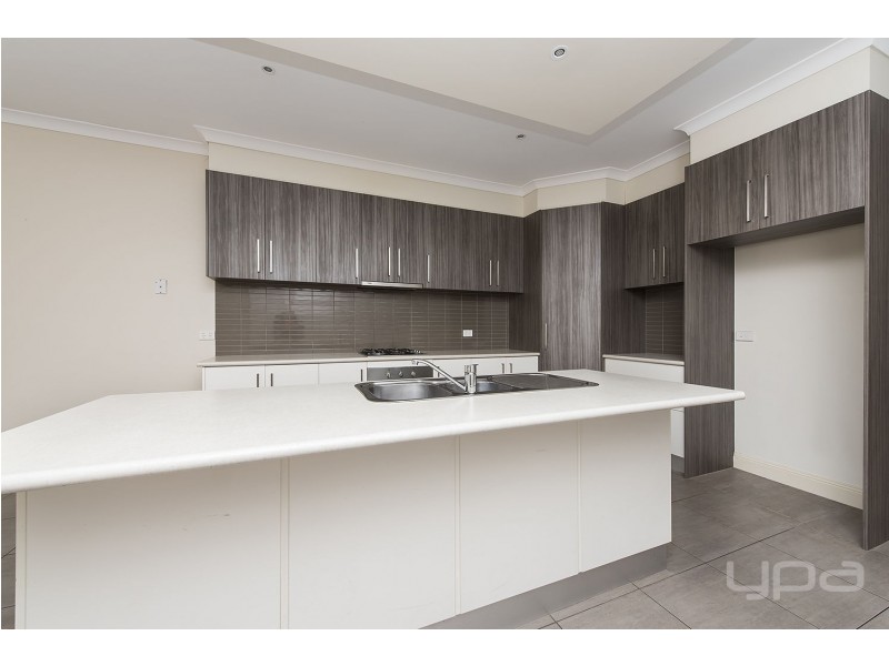 2/13 Ranfurlie Circuit, Melton West VIC 3337