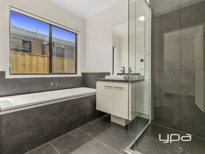 32 Cosgrove Drive, Maddingley VIC 3340