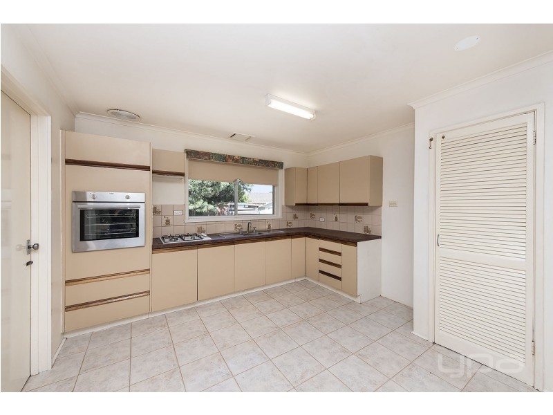 2 Dover Place, Melton West VIC 3337